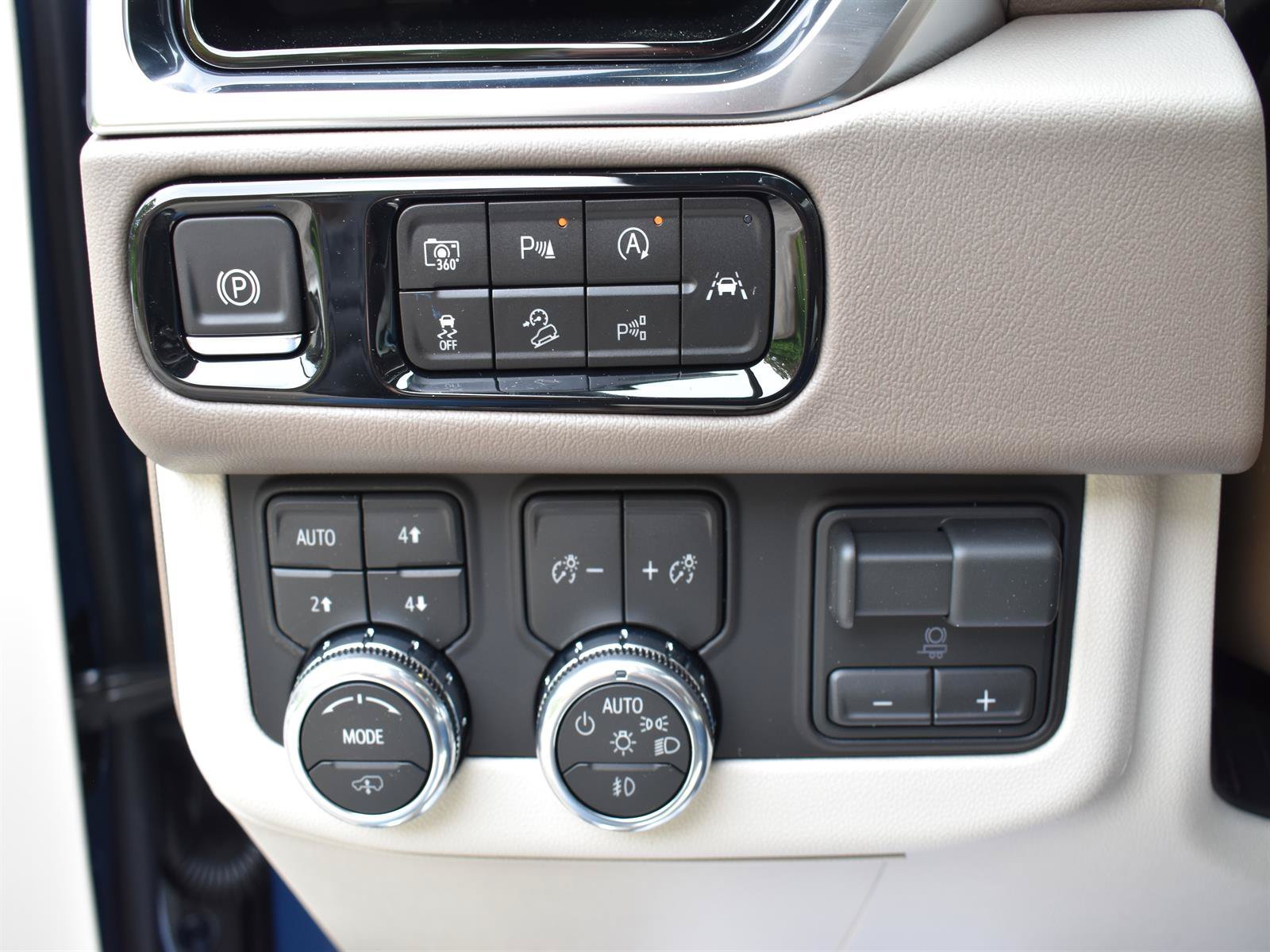 2026 GMC Yukon Denali - Photo 16