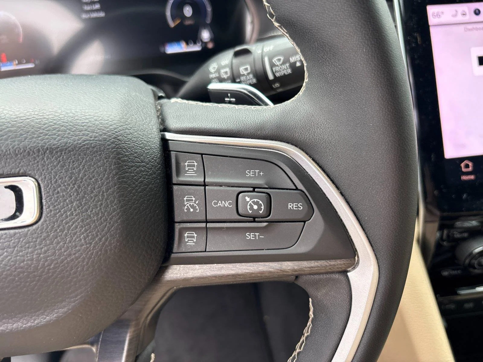 Used 2024 Baltic Gray Metallic Clearcoat Jeep Limited image 19