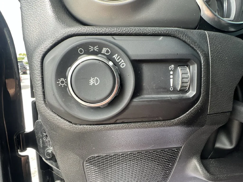 Used 2023 Black Jeep Sport S image 17