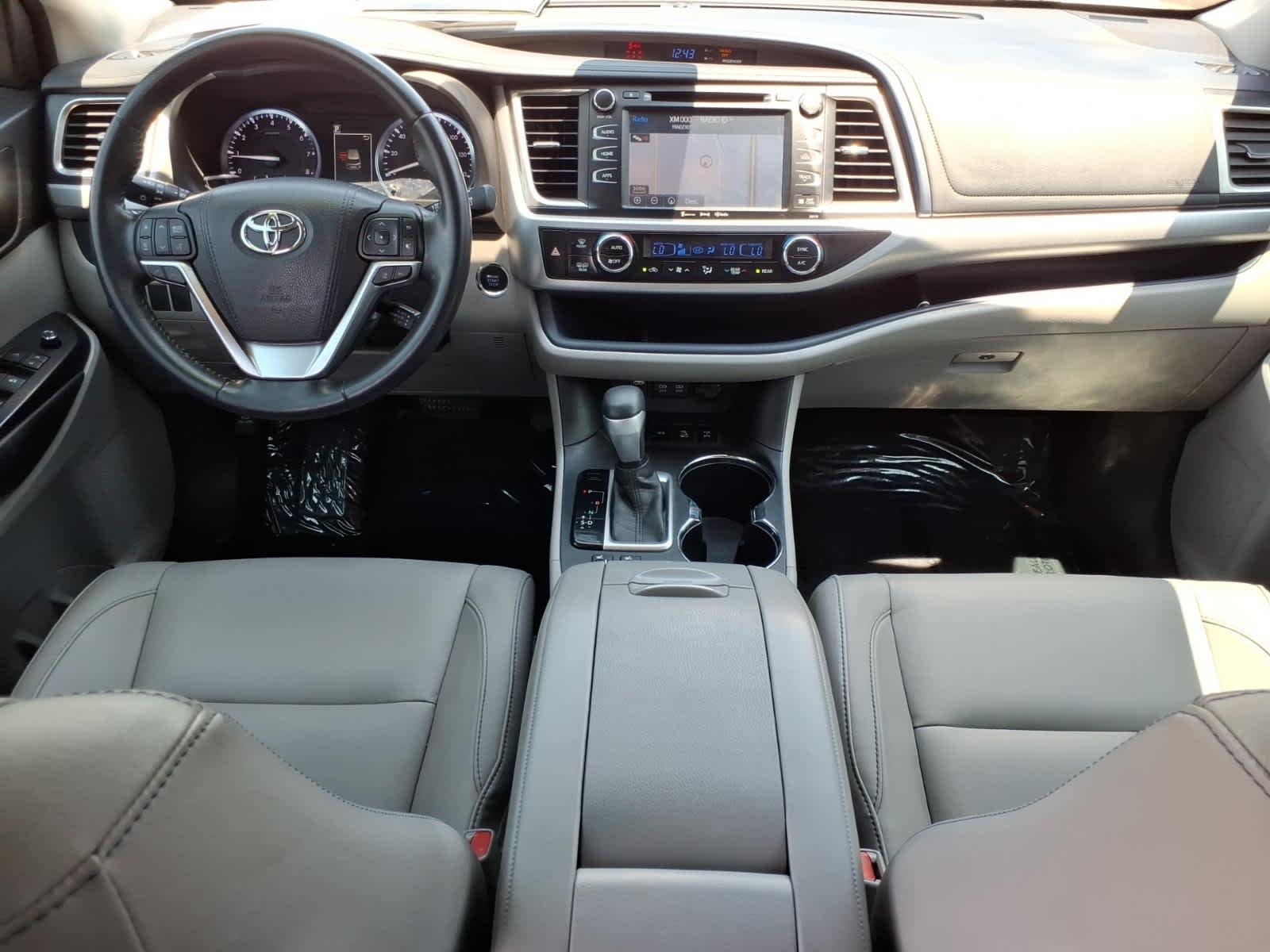 Used 2017 Blizzard Pearl Toyota XLE image 30