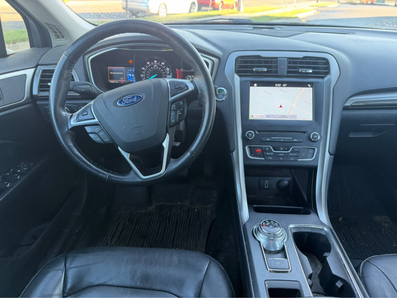 Used 2017 SHADOW BLACK Ford SE image 4