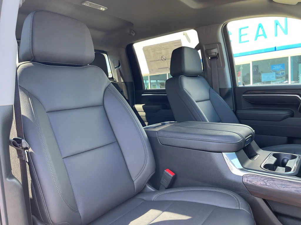2025 GMC Sierra 3500HD SLT - Photo 26