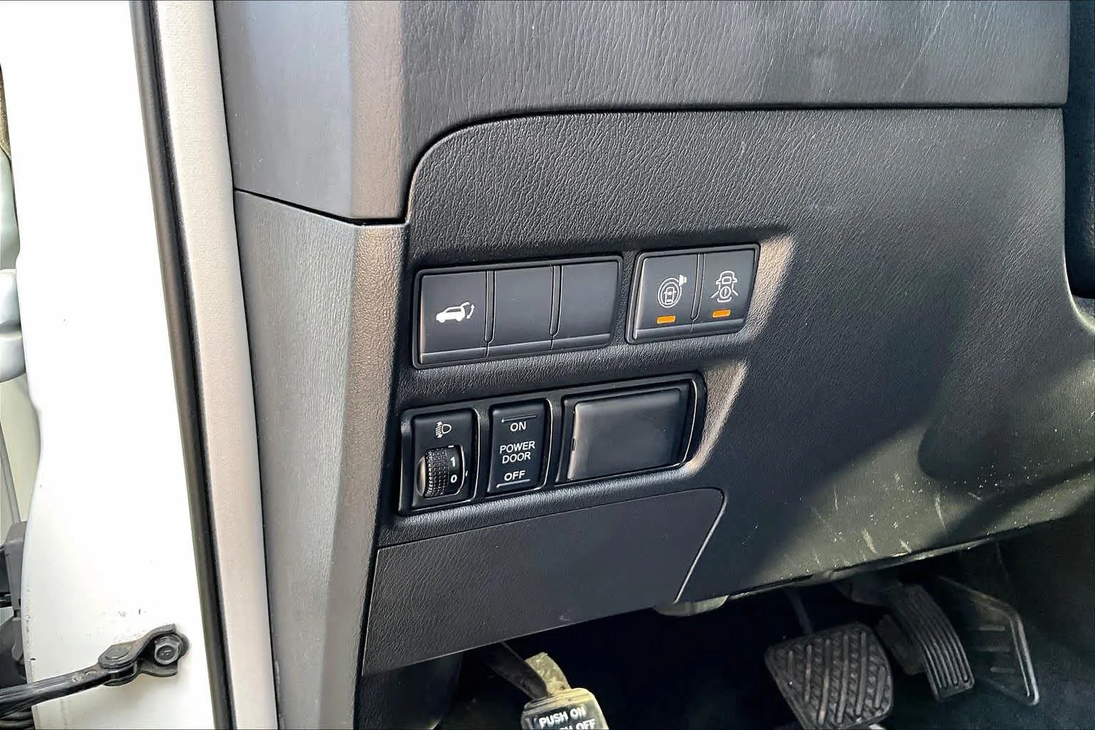 Used 2019 Pearl White Tricoat Nissan SL image 32