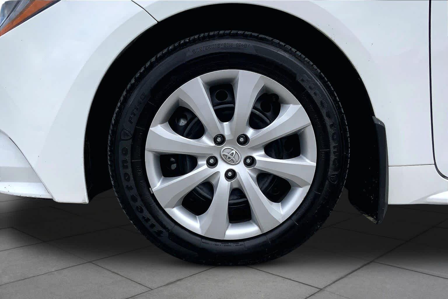 Used 2026 Ice Cap Toyota LE image 11