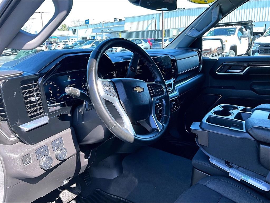 Used 2023 White Chevrolet LT image 8