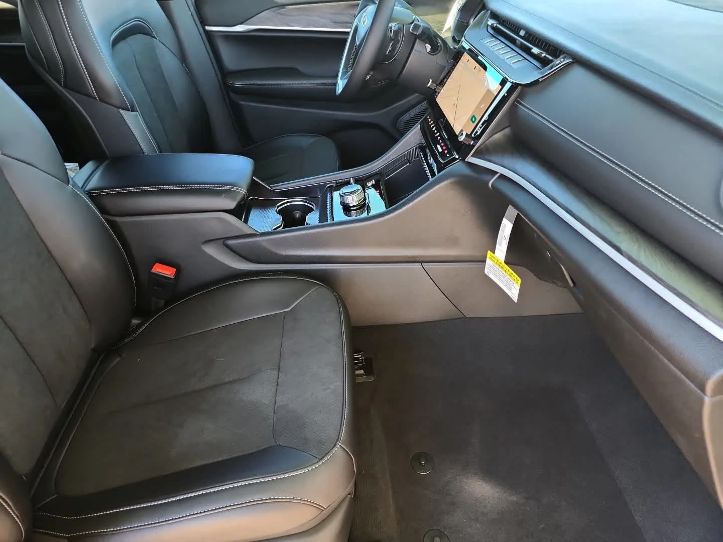 New 2026 Baltic Gray Metallic Clear-Coat Exterior Paint Jeep Laredo Altitude image 24