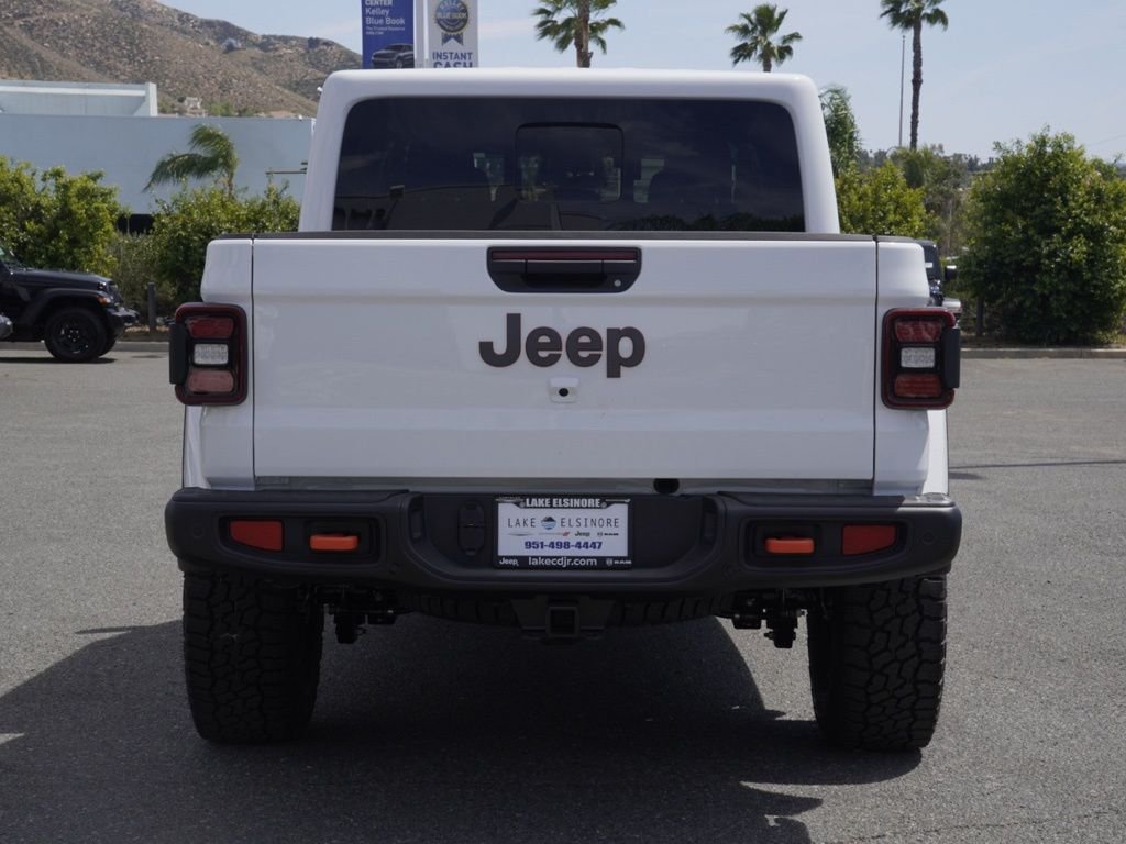 New 2026 Bright White Clear-Coat Exterior Paint Jeep Mojave image 4