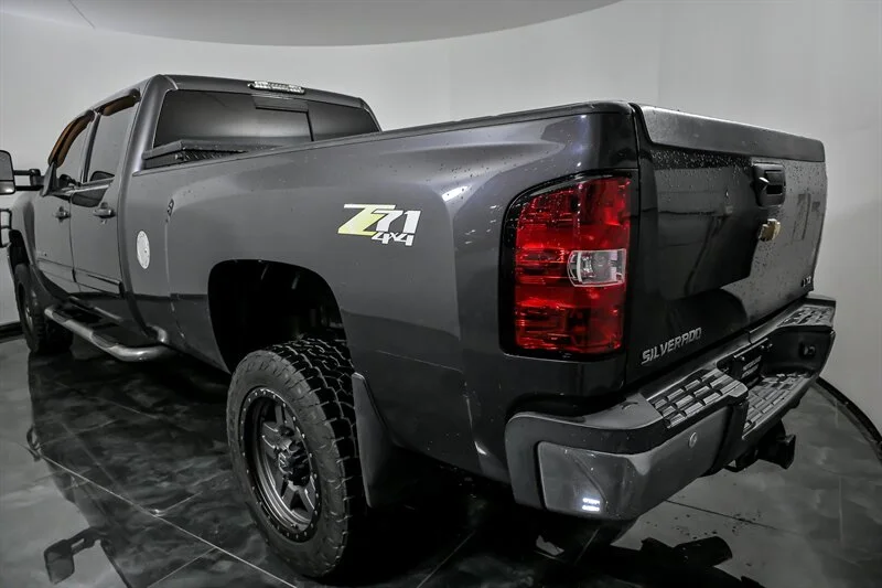2011 Chevrolet Silverado 3500HD LTZ - Photo 8