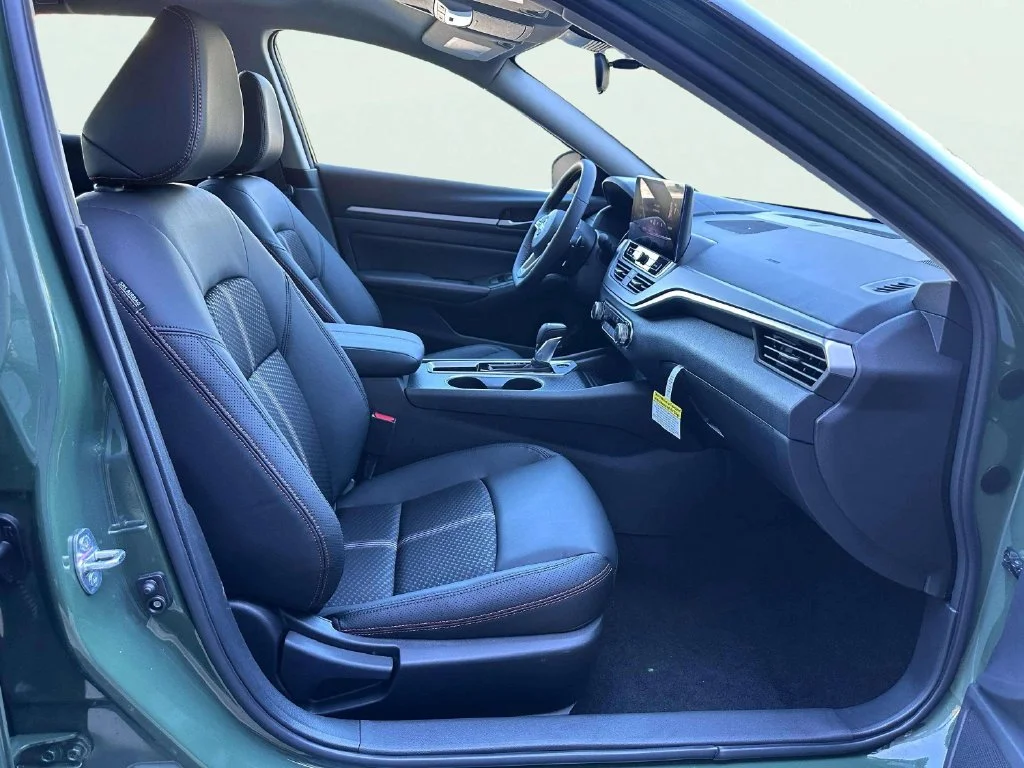 New 2026 Tactical Grn/Super Black Nissan 2.5 SR image 16