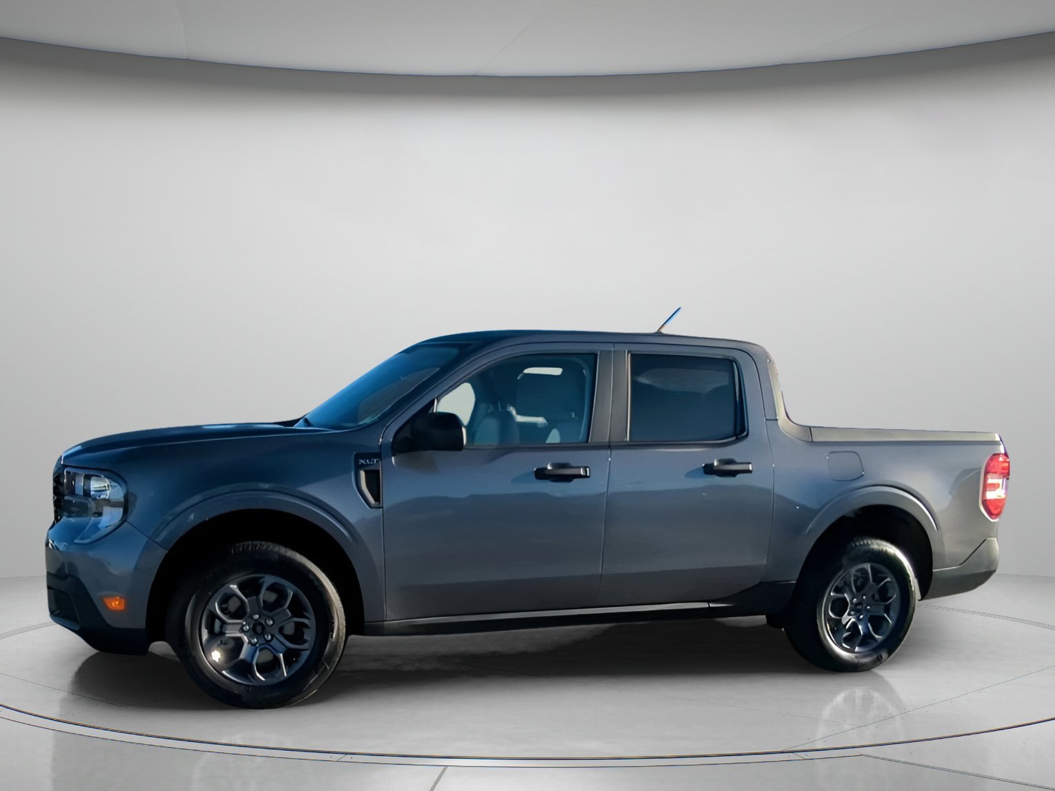 New 2026 Carbonized Gray Metallic Ford XLT image 12
