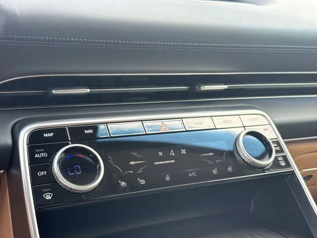 Used 2021 White Genesis 3.5T image 18