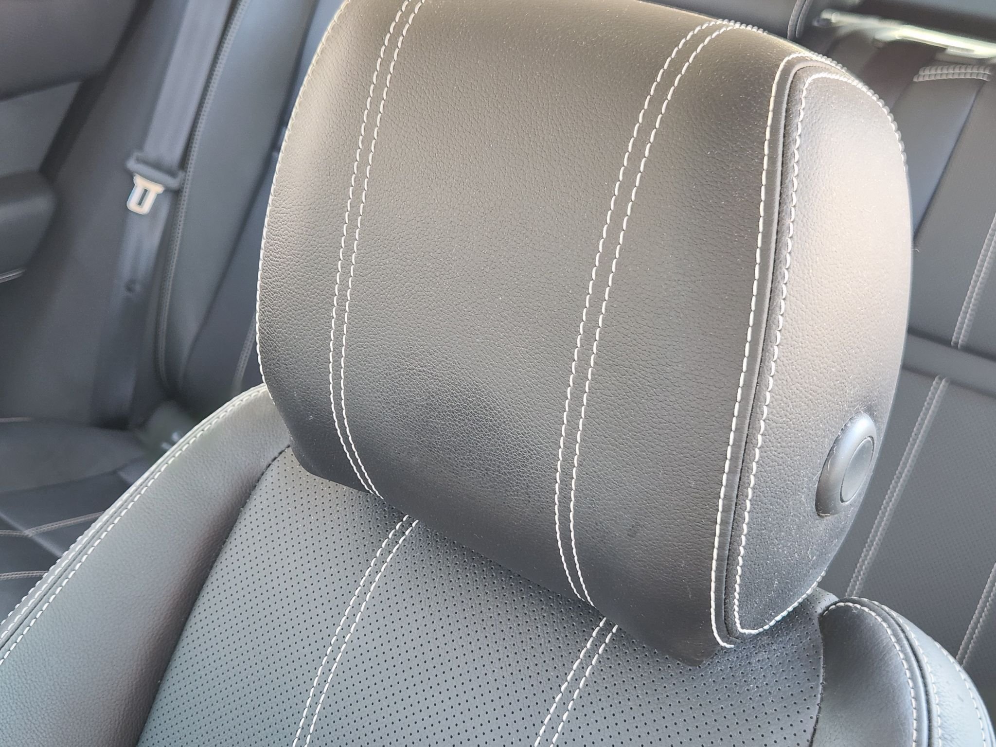Used 2018 Fuji White Land Rover S image 25