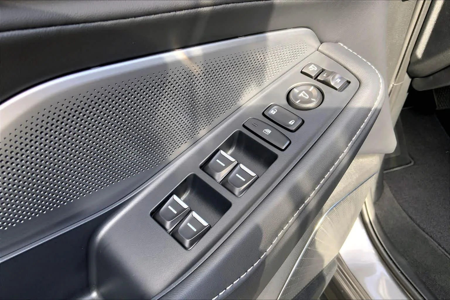 New 2026 Liquid Carbon Metallic Acura w/Technology Package image 14
