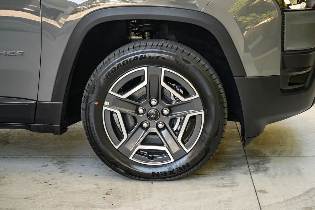 New 2026 Sting-Gray Clearcoat Jeep Laredo image 11