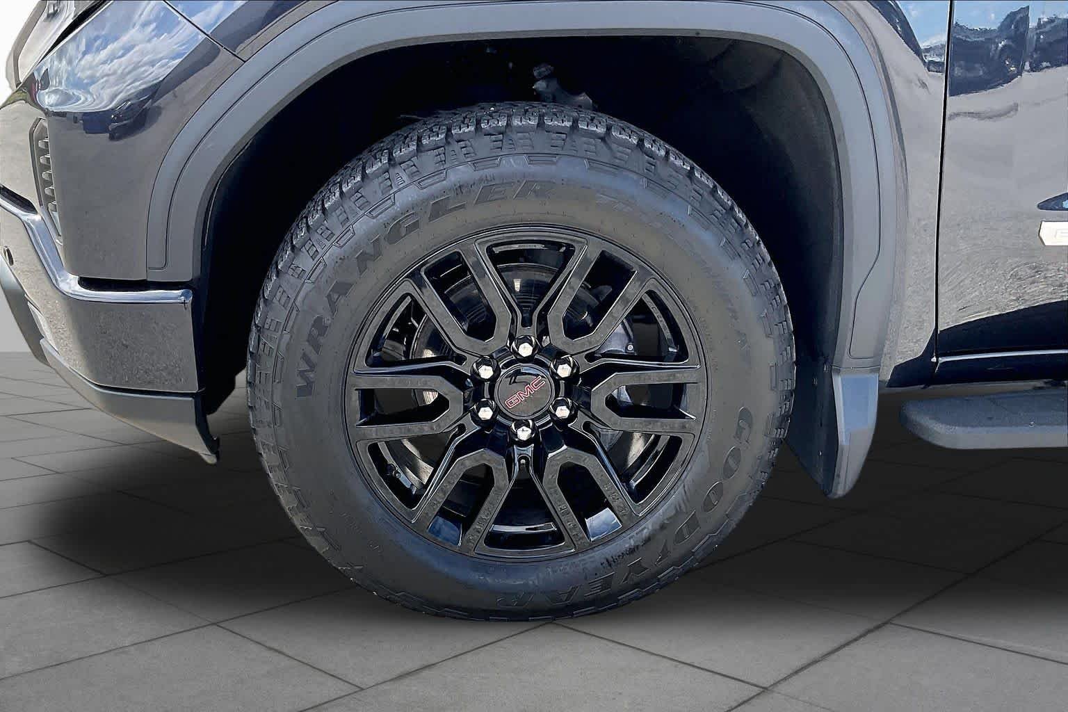 Used 2025 Downpour Metallic GMC Elevation image 11