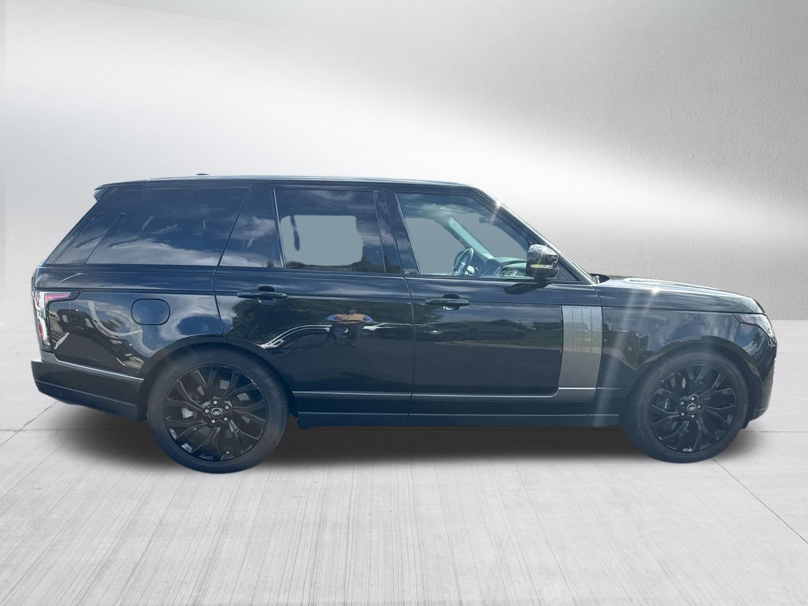 Used 2021 Santorini Black Metallic Land Rover Westminster image 5