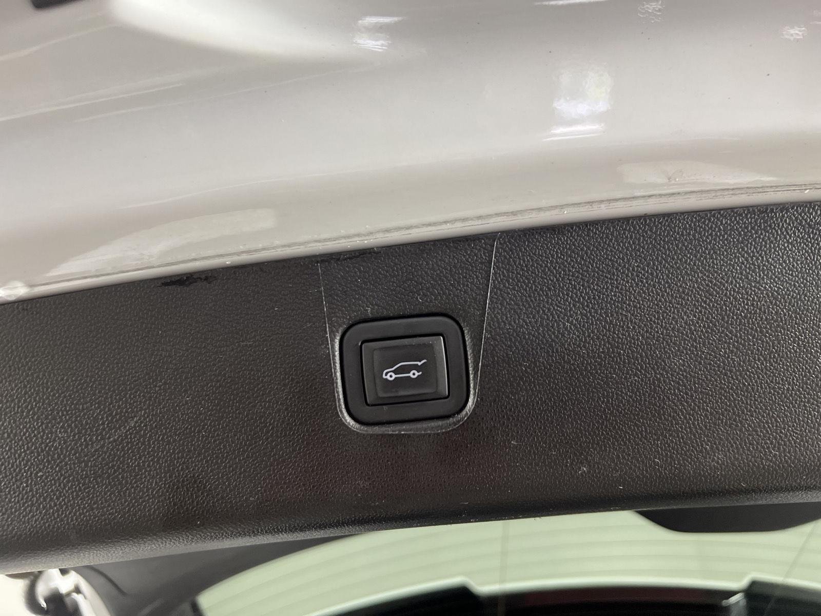 Used 2024 Summit White Chevrolet LT image 37