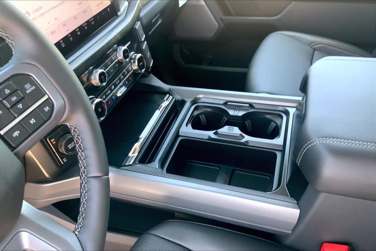New 2026 Oxford White Ford F-250® Lariat® image 7