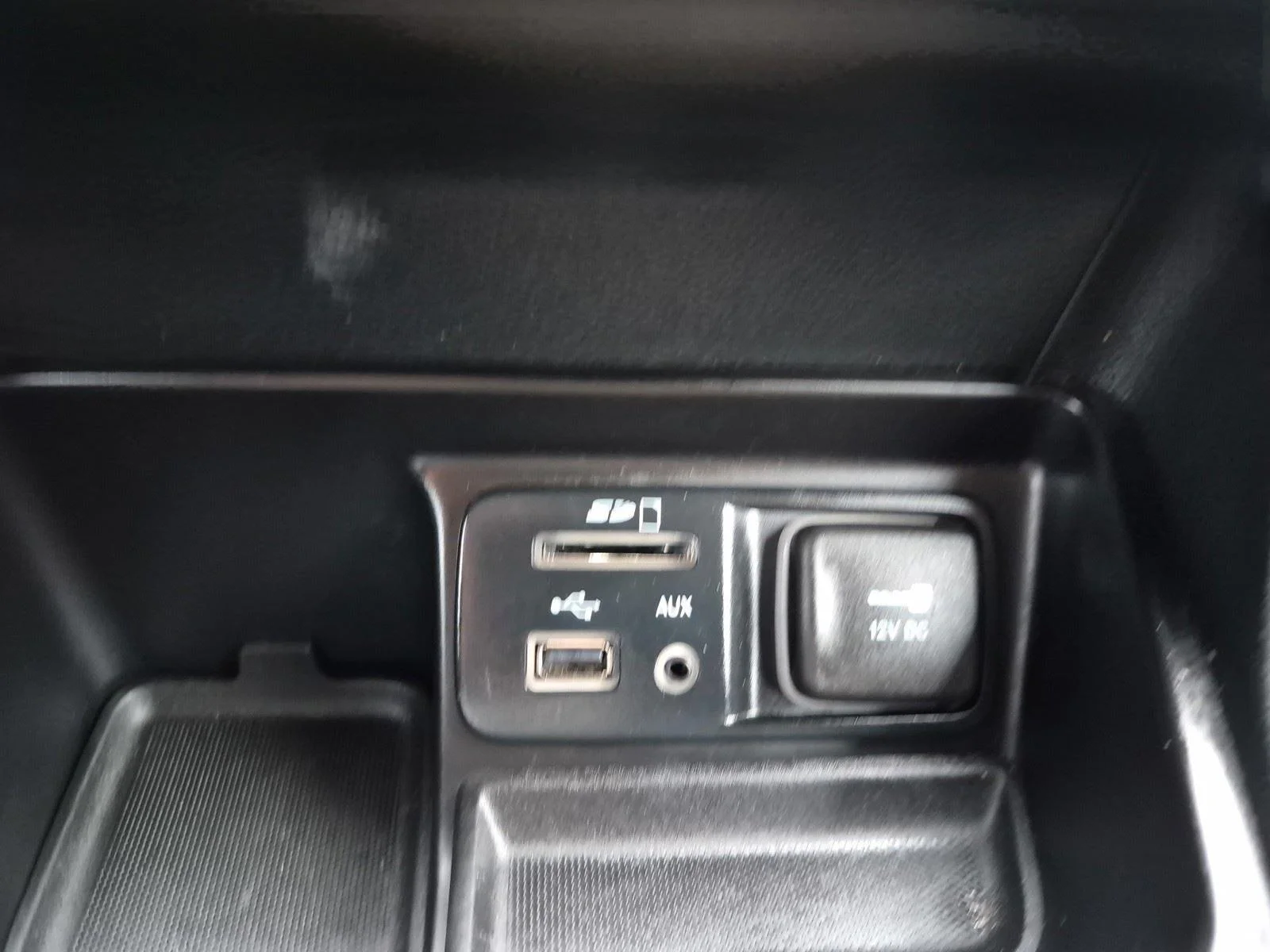 Used 2016 Granite Crystal Metallic Clearcoat Jeep Limited image 29