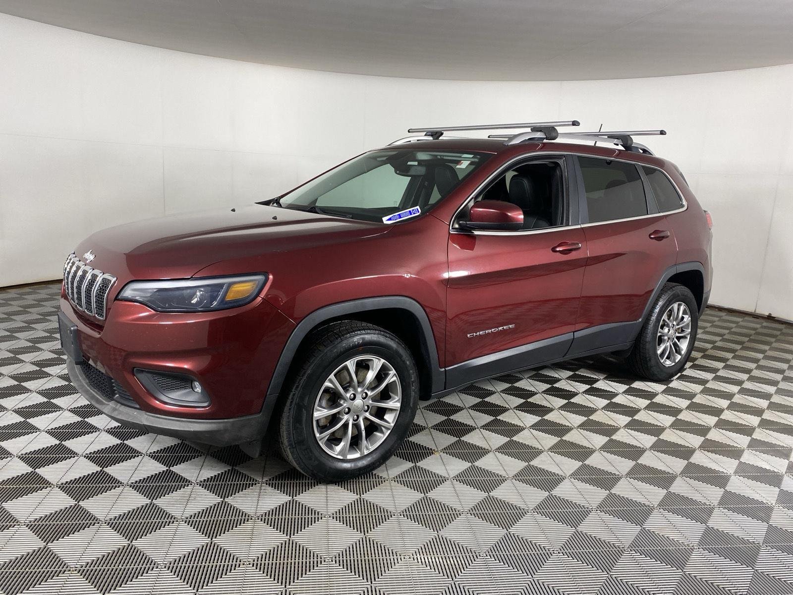 Used 2019 Velvet Red Pearlcoat Jeep Latitude Plus image 6