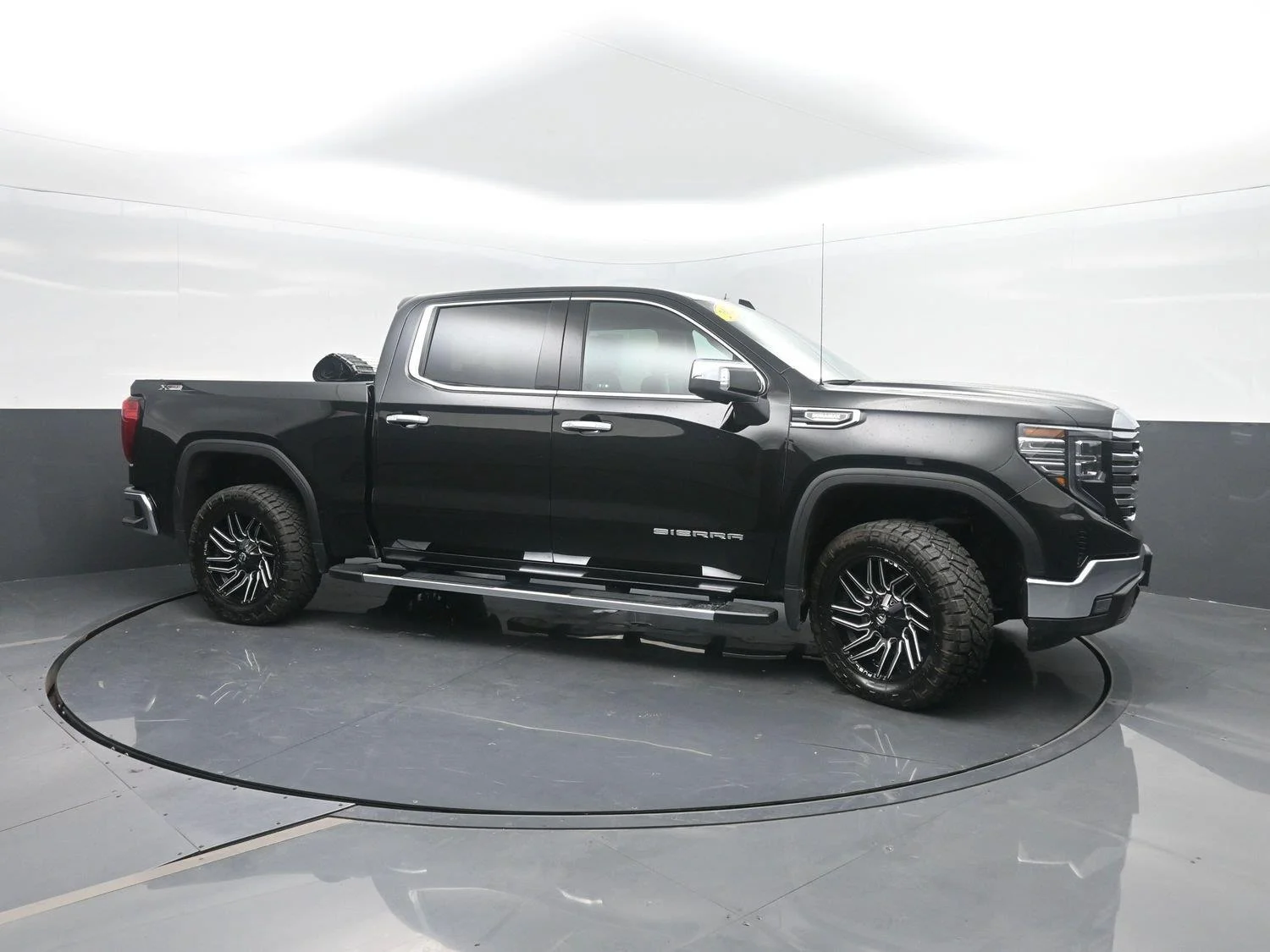 Used 2023 ONYX BLACK GMC SLT image 3