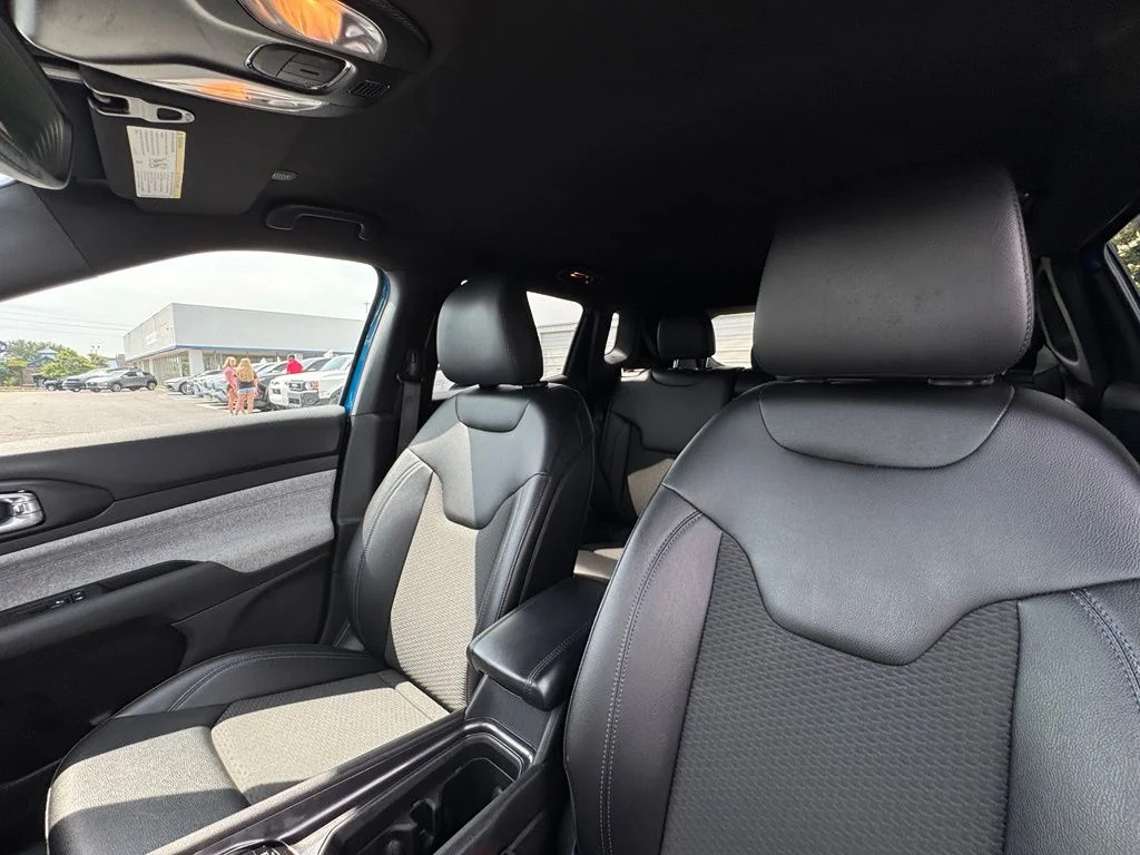 Used 2024 Blue Jeep Latitude image 18