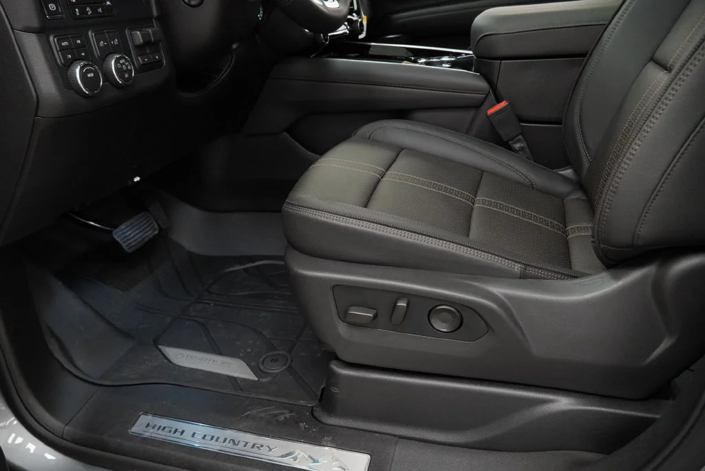 New 2026 Sterling Gray Metallic Chevrolet High Country image 25