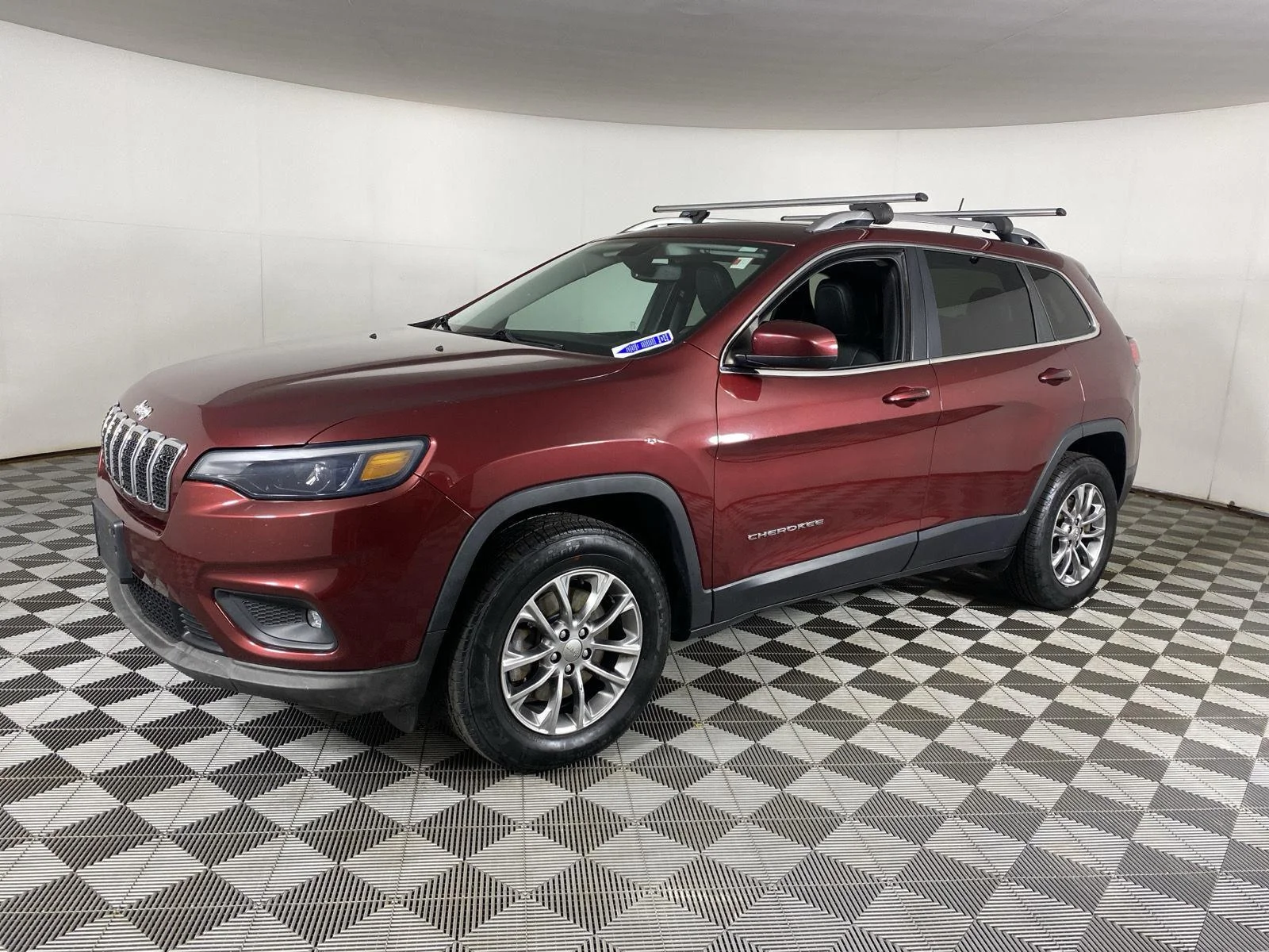Used 2019 Velvet Red Pearlcoat Jeep Latitude Plus image 6