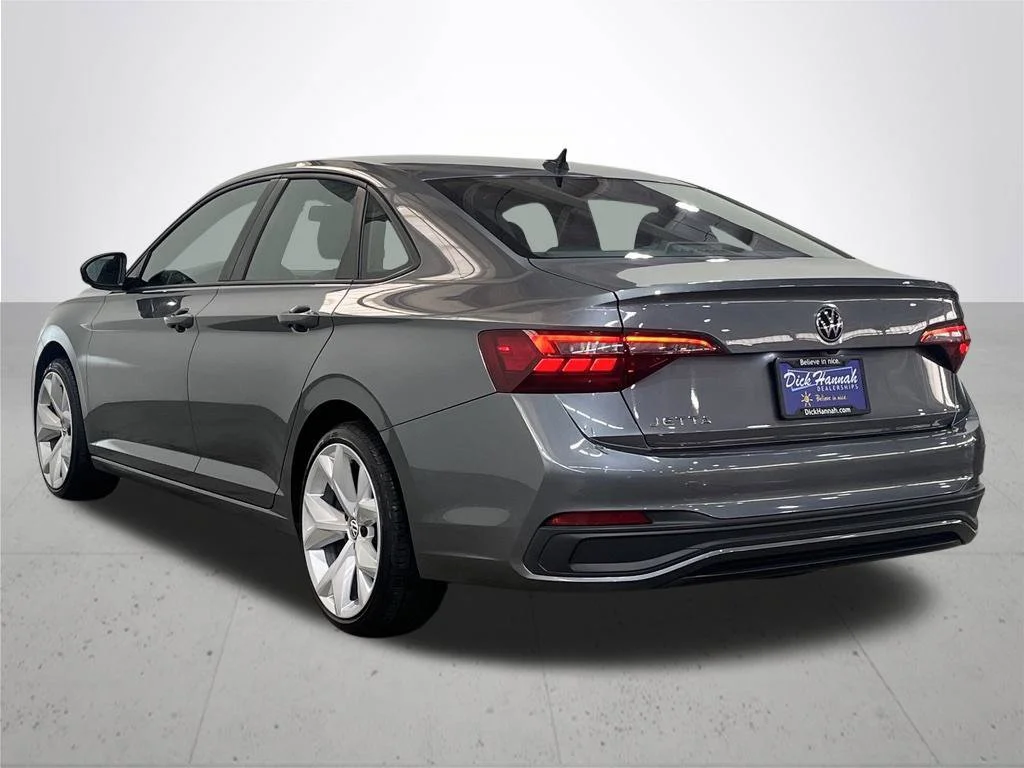 Used 2022 Gray Volkswagen 1.5T Sport image 16