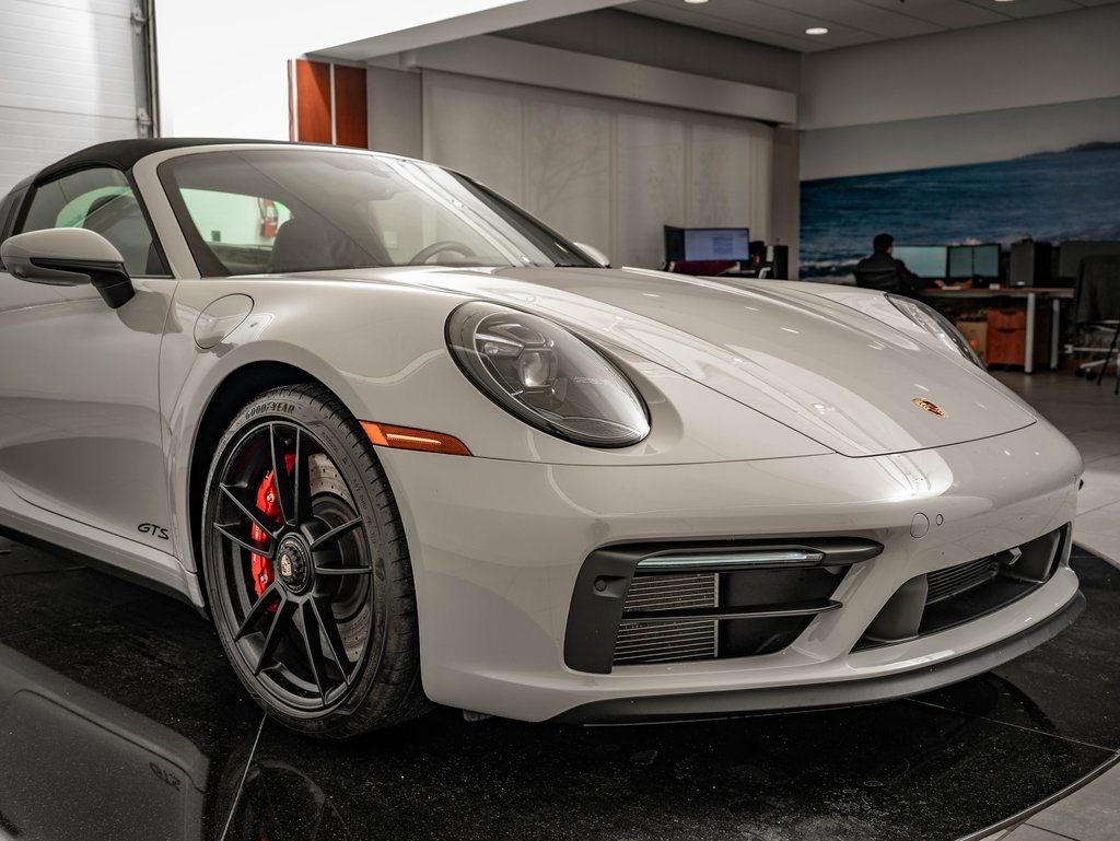 Used 2022 Chalk Porsche Targa 4 GTS image 18