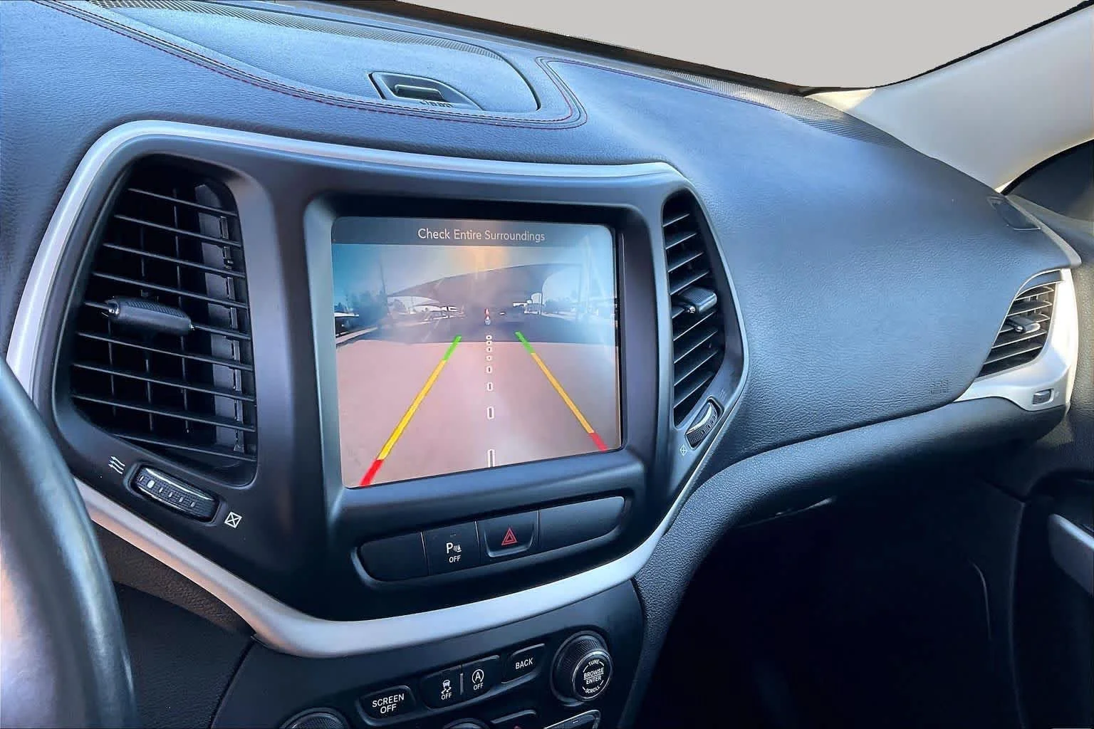 Used 2018 Diamond Black Crystal Pearlcoat Jeep Trailhawk image 26
