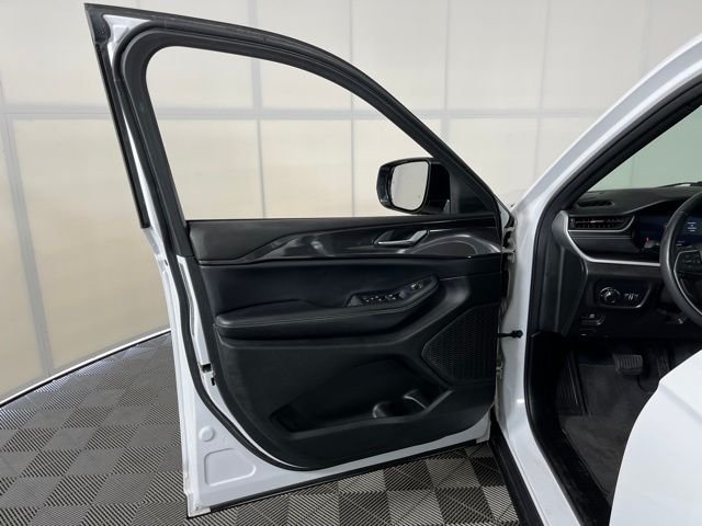 Used 2023 White/off-white Jeep Altitude X image 12
