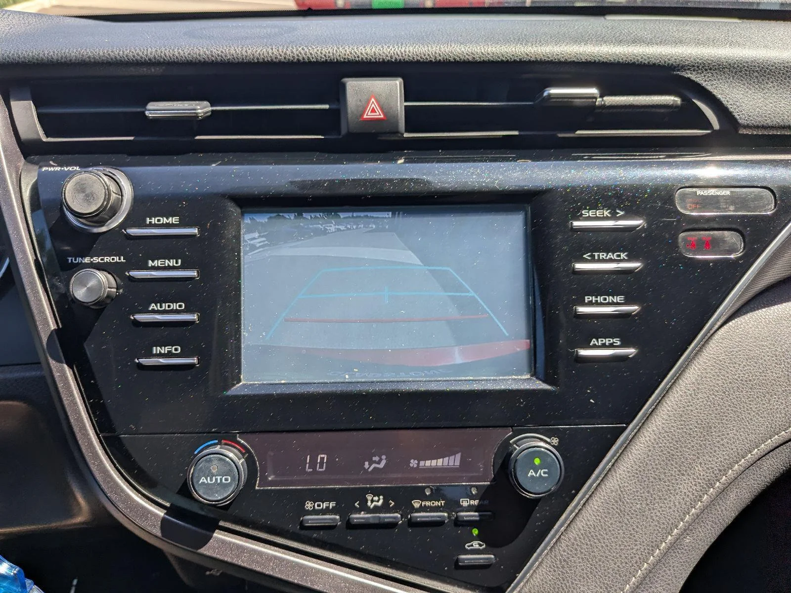 2018 Toyota Camry SE - Photo 22