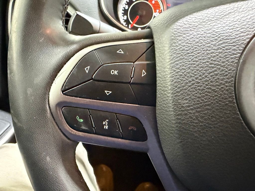Used 2022 Black Jeep Latitude Lux image 17