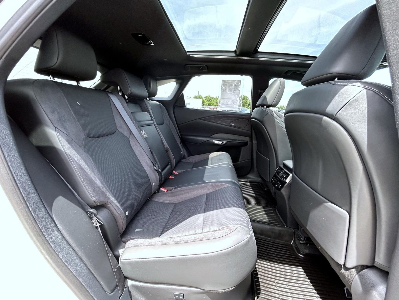 Used 2024 White Lexus 350 Luxury image 19