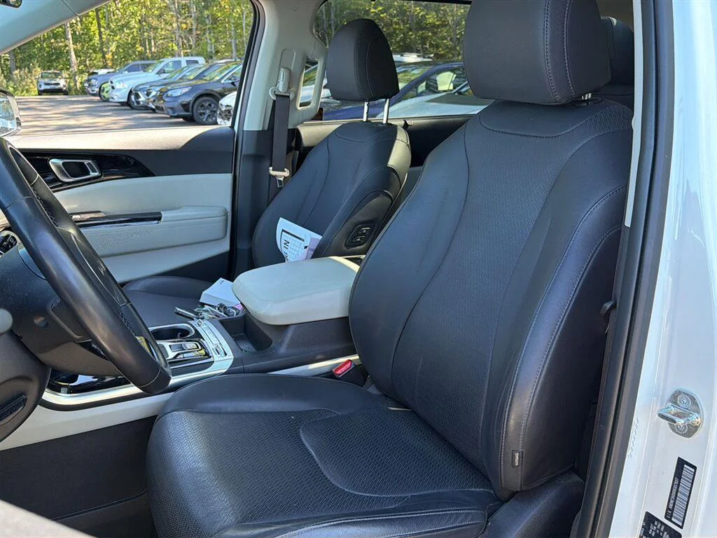 Used 2024 Snow White Pearl Kia SX Prestige image 2