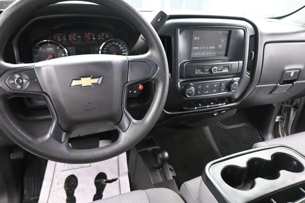 Used 2018 Silver Chevrolet WT image 37