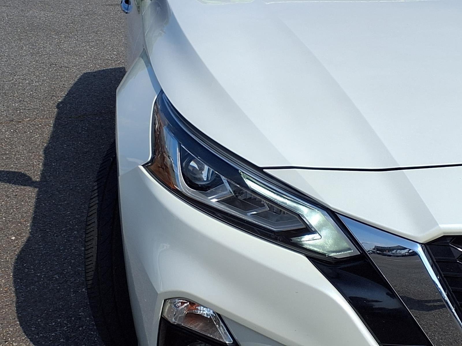 Used 2020 Pearl White Tricoat Nissan 2.0 Platinum image 16