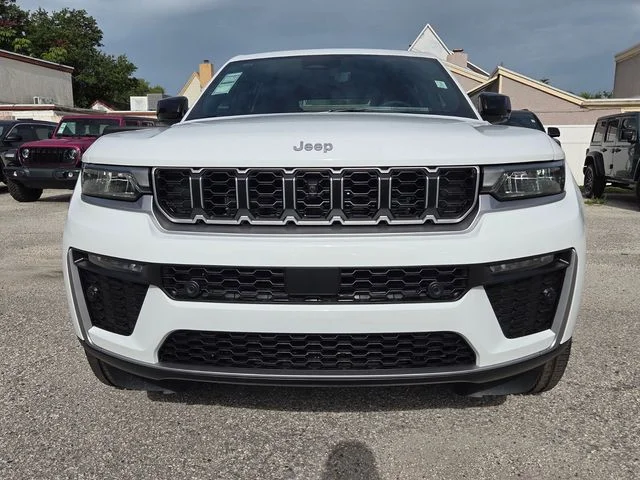 New 2026 Bright White Clear-Coat Exterior Paint Jeep Limited image 4