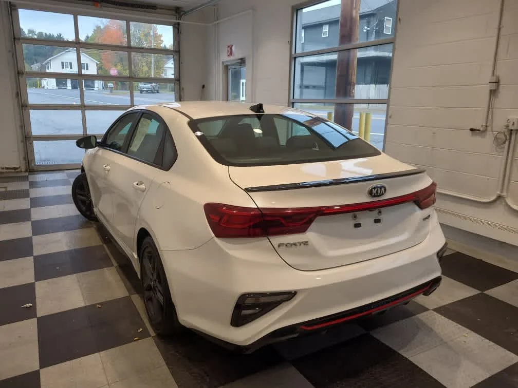 Used 2021 Snow White Pearl Kia GT-Line image 3