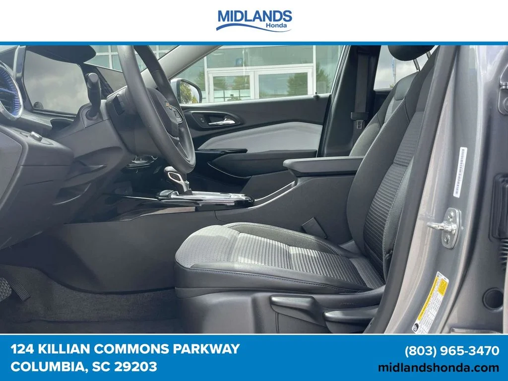 2025 Chevrolet Trax LT - Photo 13