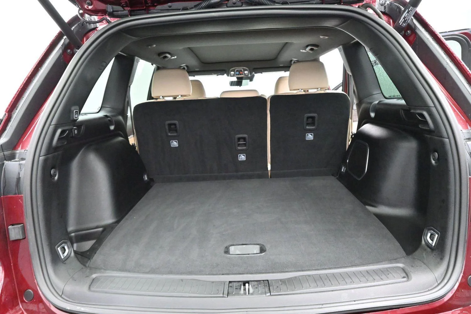 Used 2023 Velvet Red Pearlcoat Jeep Limited image 9