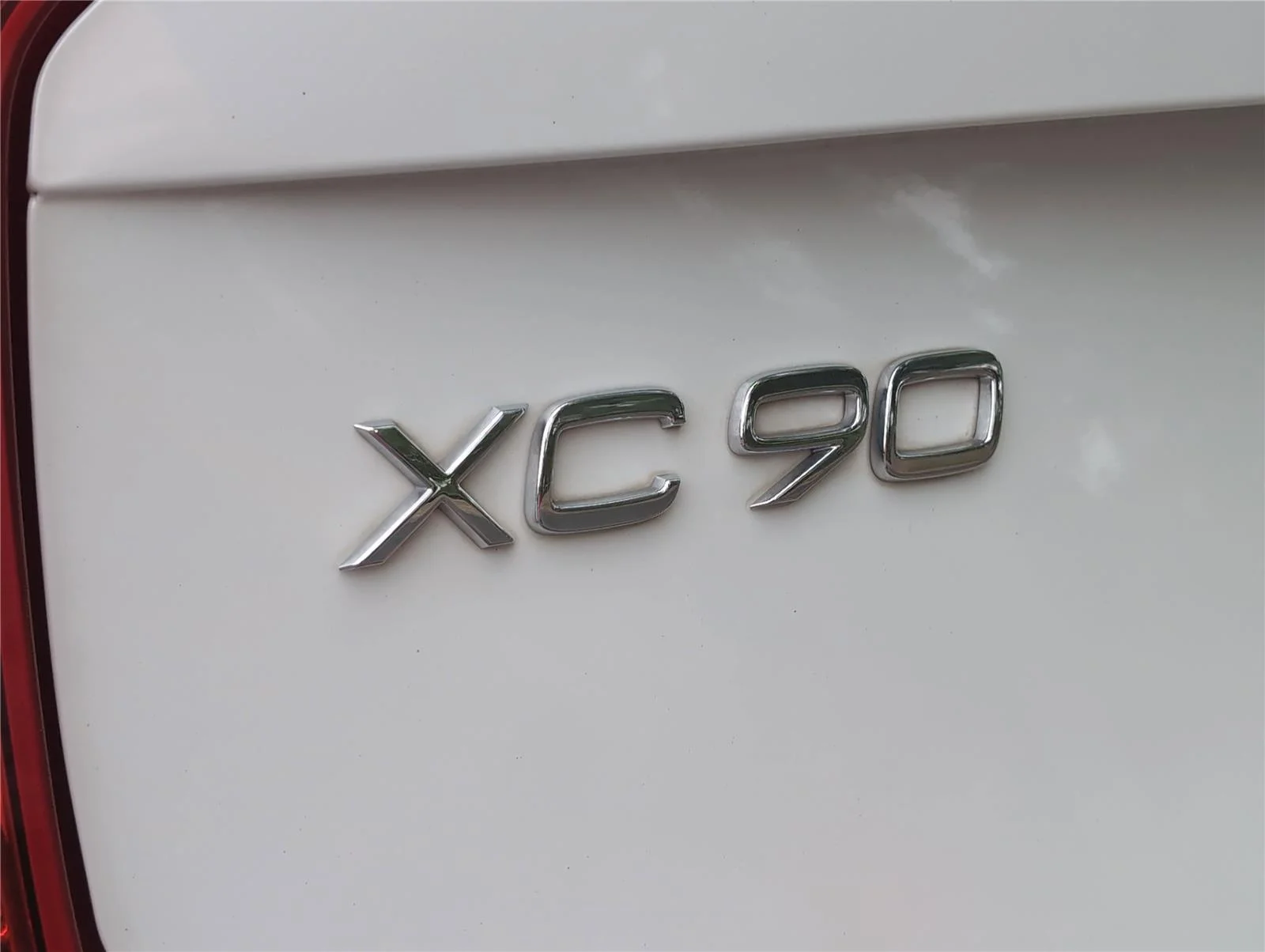 Used 2020 Crystal White Metallic Volvo Momentum image 33