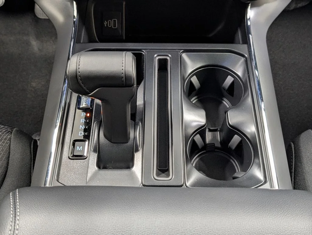 New 2026 Oxford White Ford XLT image 9