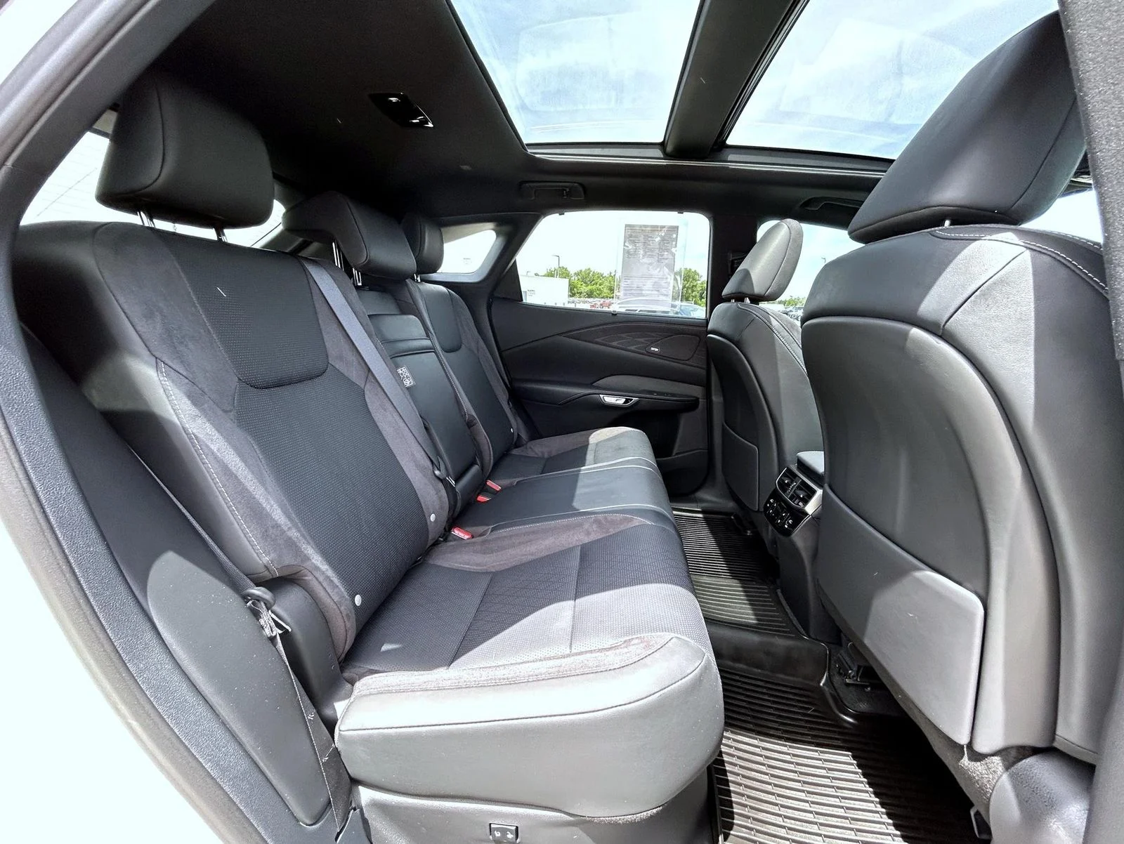 Used 2024 White Lexus 350 Luxury image 19