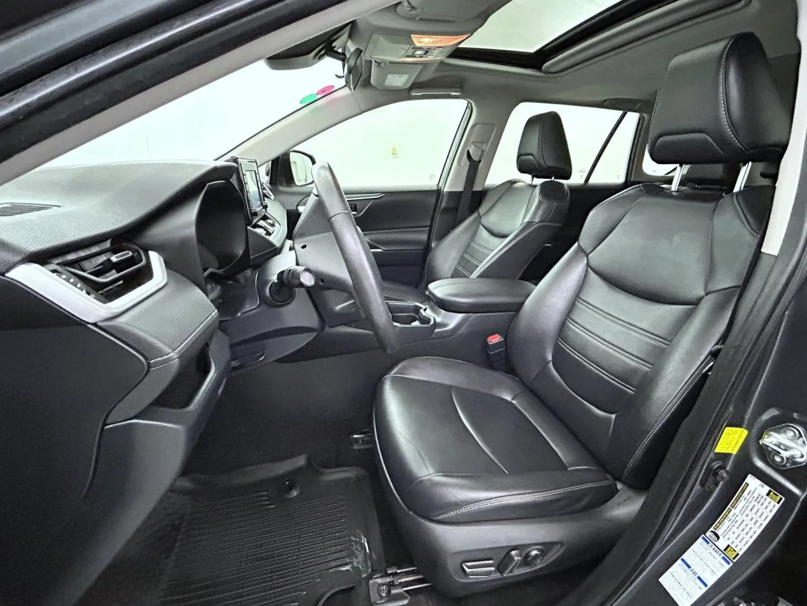 Used 2020 Gray Toyota XLE Premium image 10