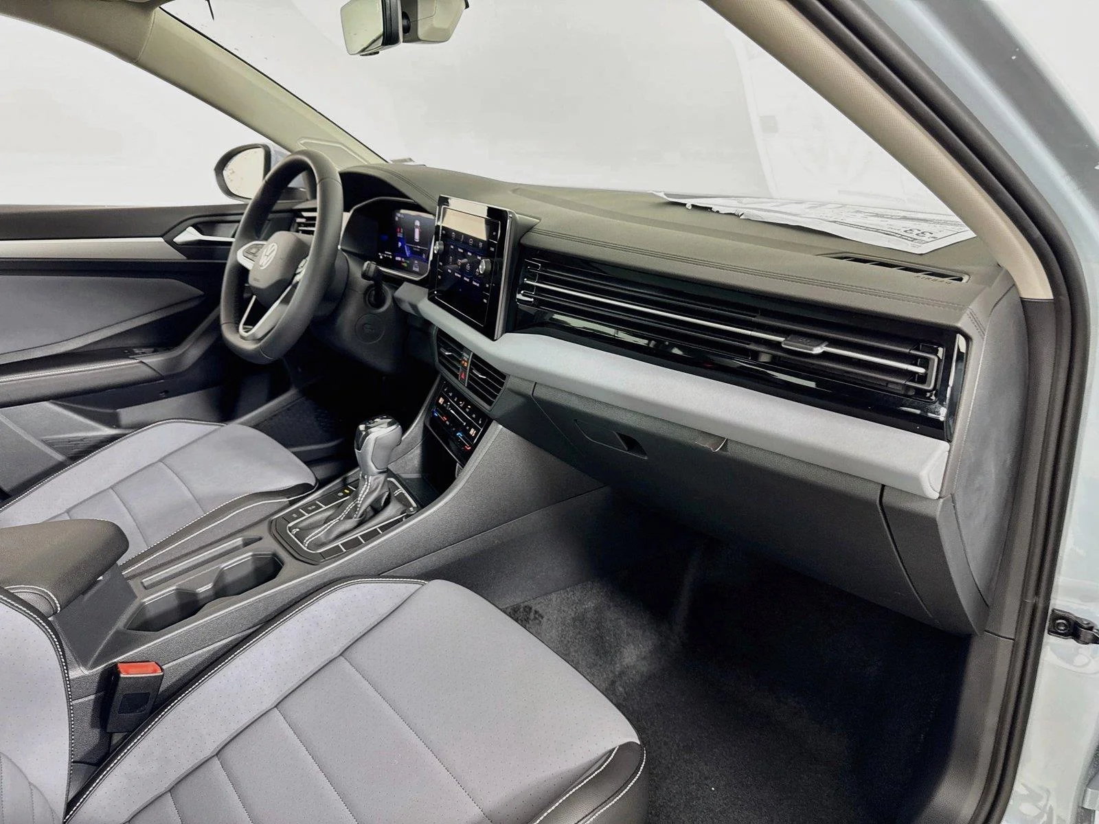 New 2027 GRAY Volkswagen SE image 28