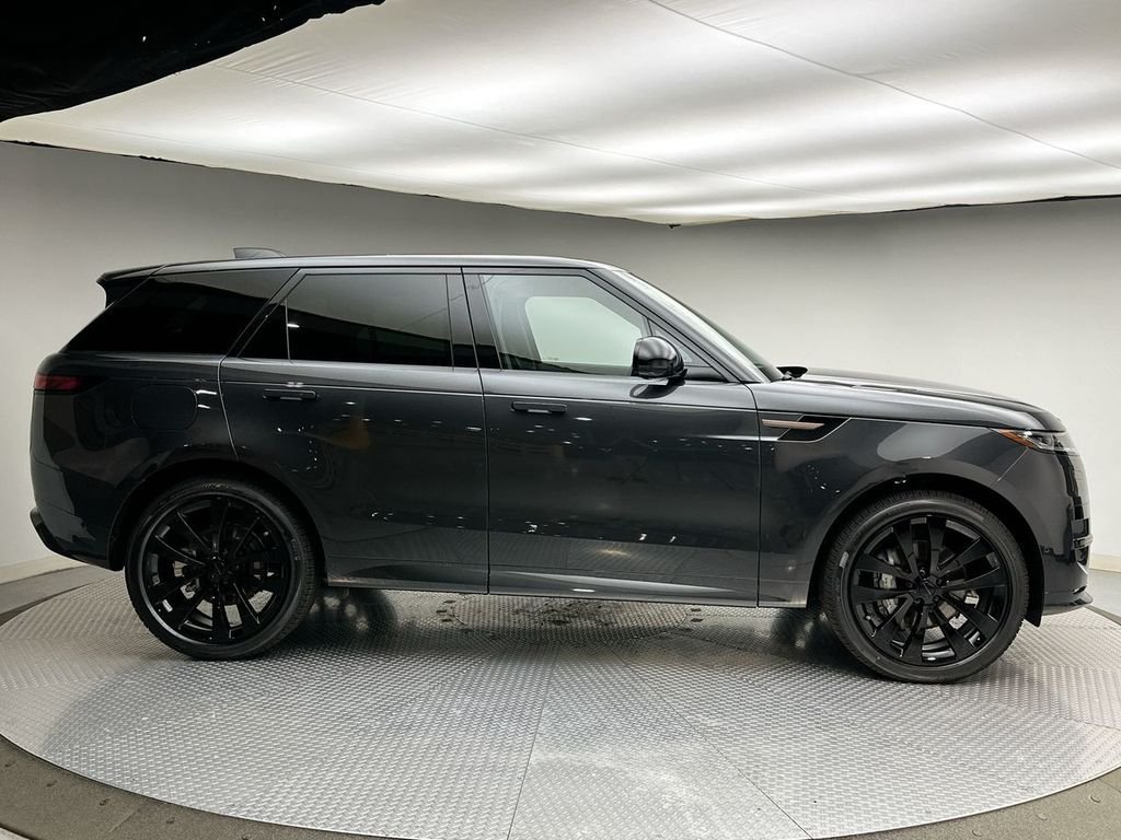 New 2026 Carpathian Grey Land Rover Dynamic SE image 4