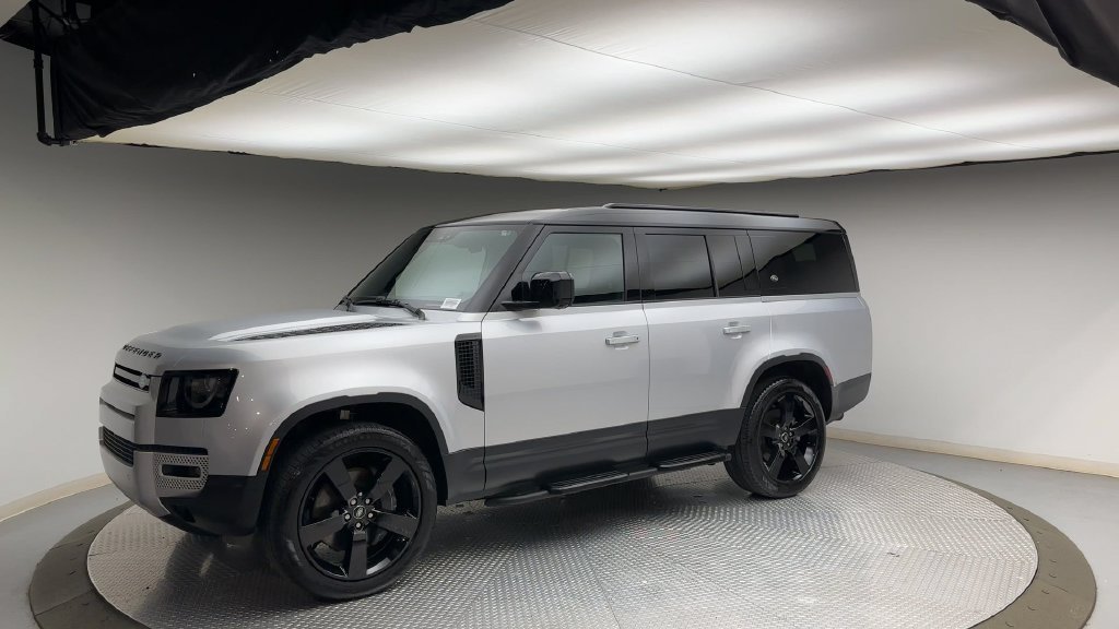 Used 2024 Hakuba Silver Metallic Land Rover S image 6