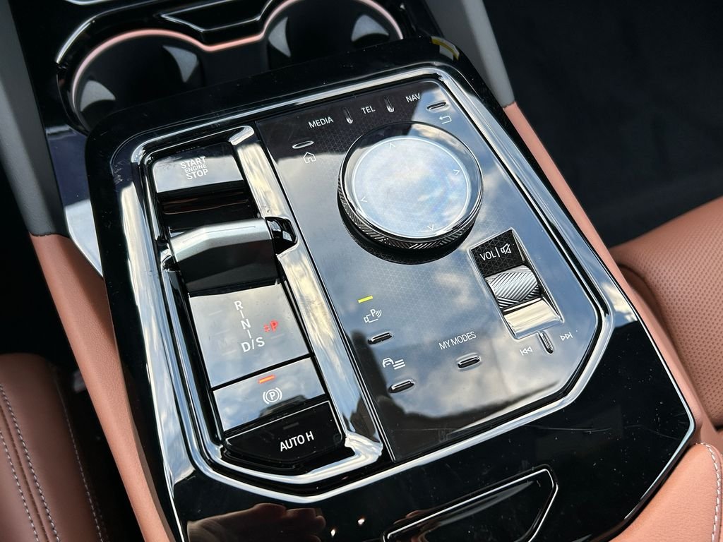 New 2026 Black Sapphire Metallic BMW 530i image 28